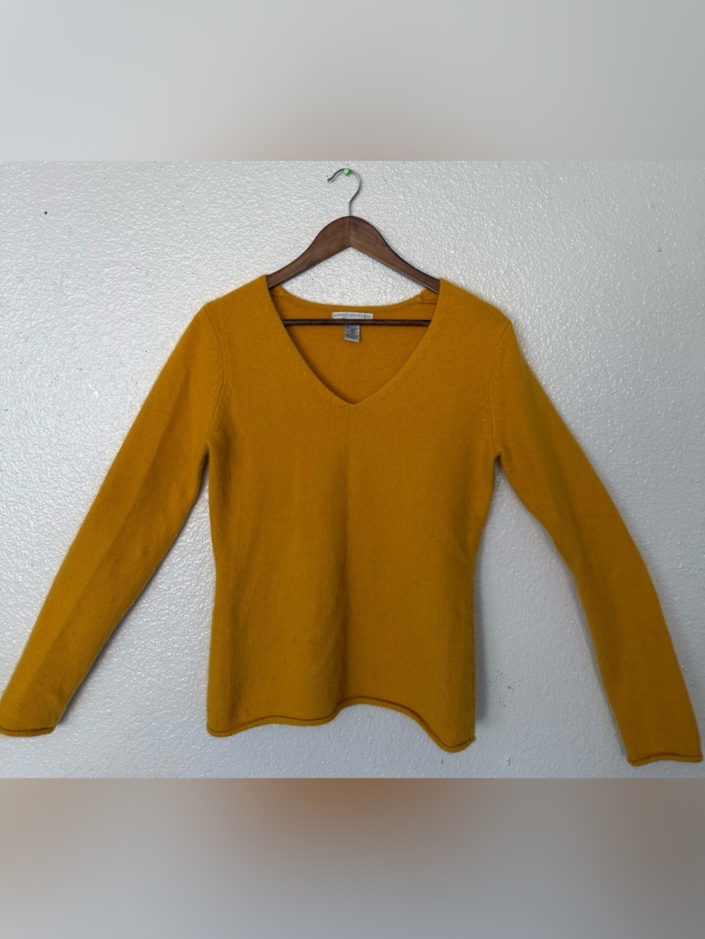 Sarah Spencer Women’s Size S 37%angora Rabbit Hair 6% Wool  V Neck Sweater